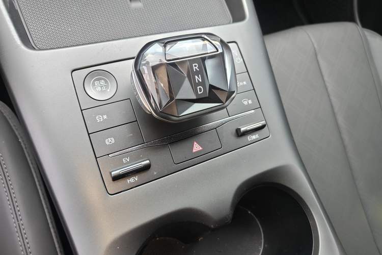 Used BYD Qin PLUS 2025 DM-i Smart Drive 55KM Leading Model Gear Lever