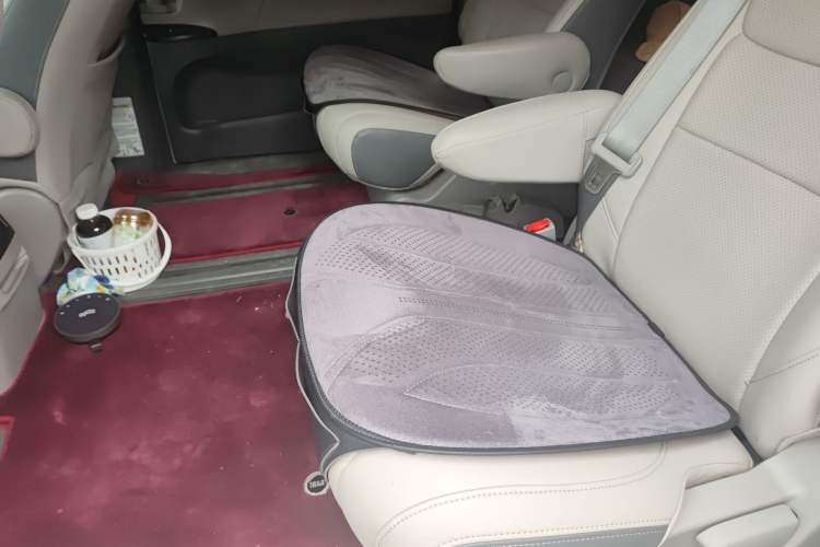 Used Toyota SIENNA 2015 3.5L Two-Wheel Drive LE Left Rear Seat