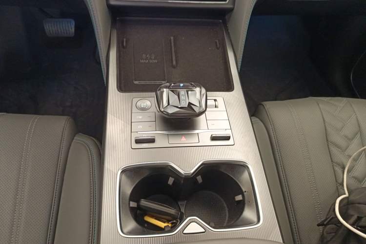 Used BYD Song L DM-i 2025 Intelligent Driving Version 160 km Beyond-Range Type Gear Lever