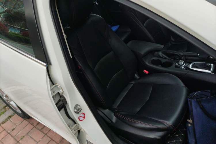 Used Mazda 3 Axela 2016 Sedan 1.5L Automatic Luxury Model