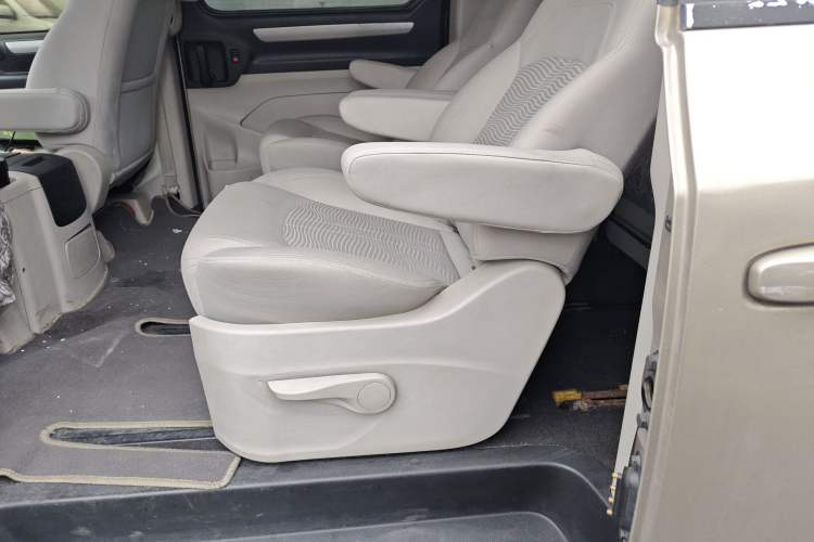 Used SAIC MAXUS G10 2014 2.0T Automatic Elite Edition