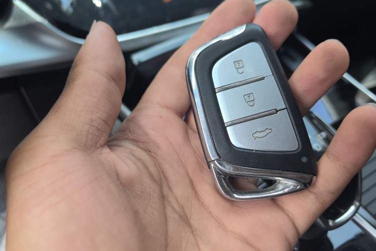 Used SOL X8 2021 300T DCT Leading Smart Connectivity Version 7 Seats