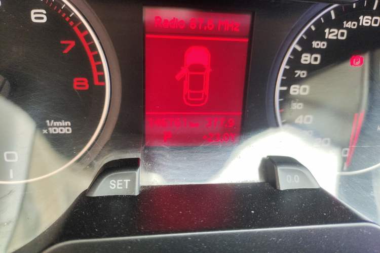 Used Audi A4L 2012 2.0 TFSI automatic Comfort trim level