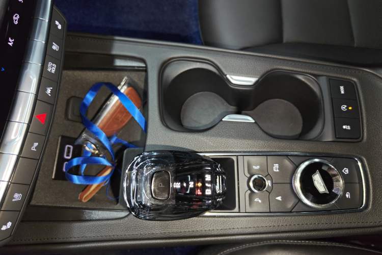 Used Cadillac XT4 2024 28T Two-Wheel-Drive Prestige Version