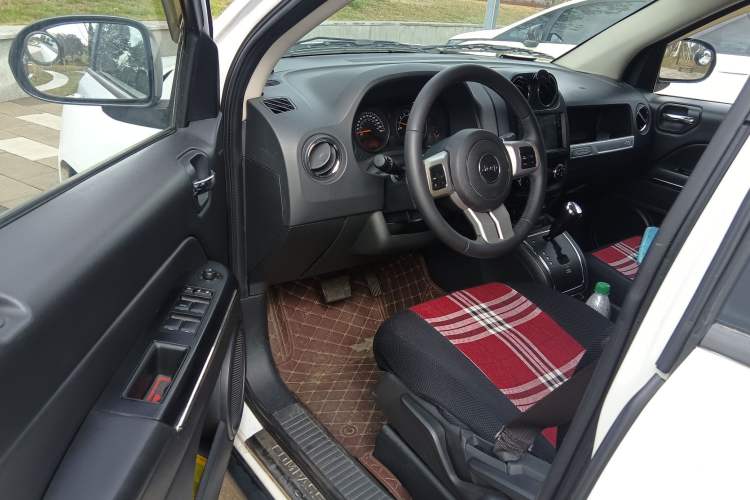 Used Jeep Compass 2014 2.4L four-wheel drive sport version
