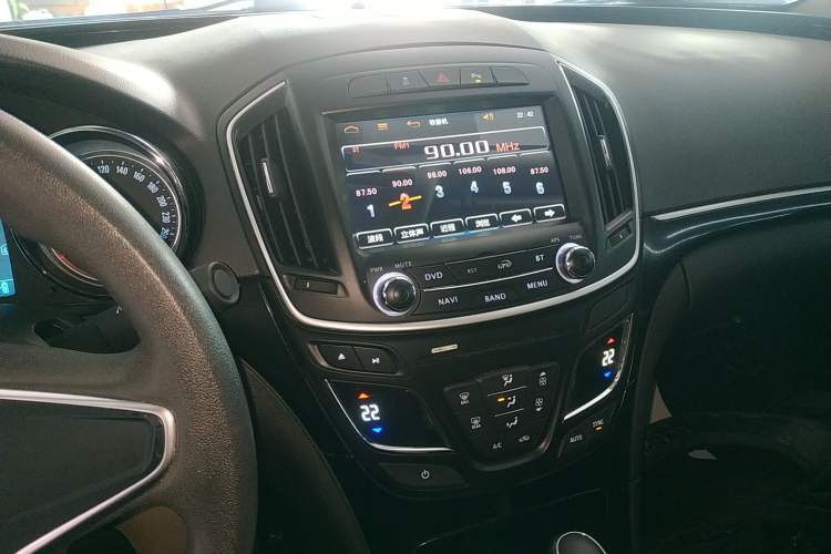 Used Buick Regal 2015 1.6T Leading Technology Model Audio And AC Panel