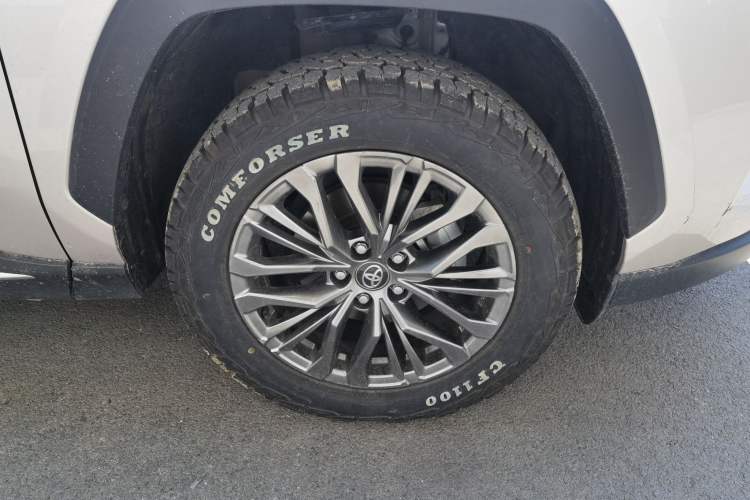 Used Toyota Wildlander 2024 2.0L CVT 4x4 Luxury PLUS Edition Right Front Wheel Hub