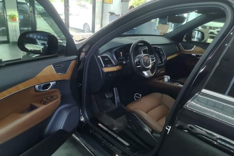 Used Volvo XC90 2024 B5 SmartDrive Luxury Edition 5 Seats Driver Seat