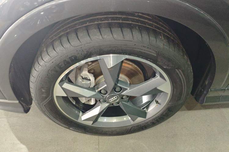 Used Audi Q3 2019 40 TFSI Fashion Dynamic Model Left Front Wheel Hub