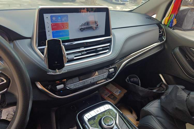 Used SAIC MAXUS G20 2023 Facelifted PLUS 2.0T Gasoline Automatic Luxury Edition