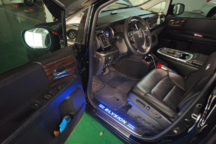 Used Honda Elysion 2016 2.4L Luxury Edition
