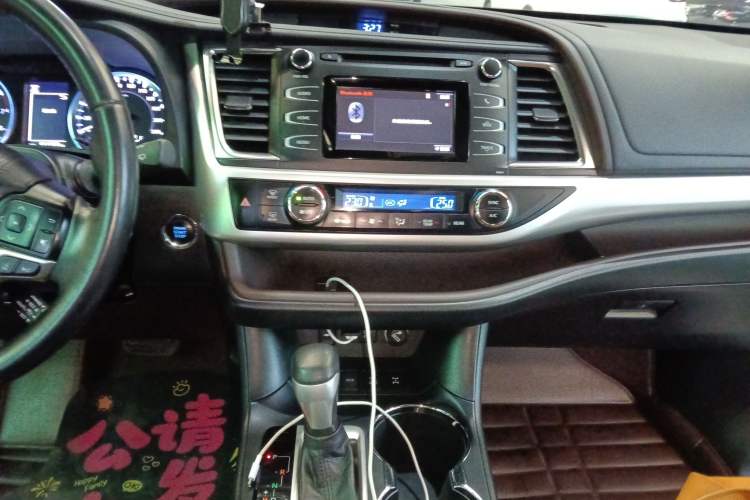 Used Toyota Highlander 2018 2.0T Four-Wheel Drive Luxury Edition 7 Seats China V Emission Standard