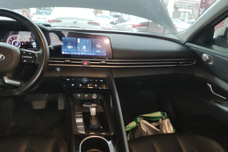 Used Hyundai Elantra 2021 1.5L CVT LUX Prestige Edition Audio And AC Panel