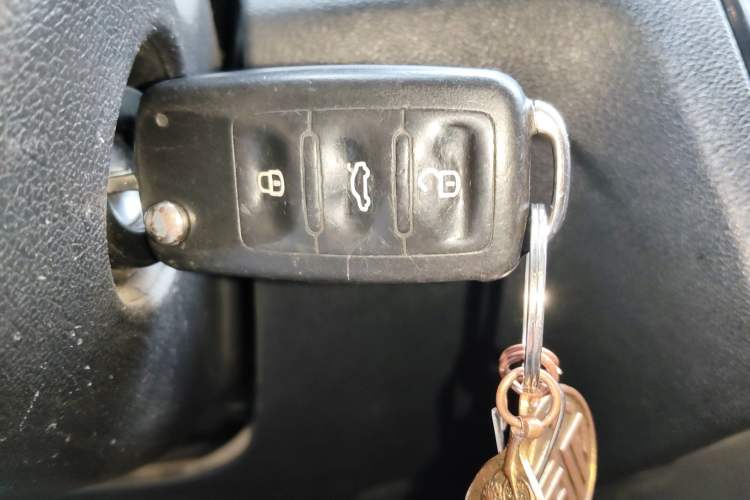 Used Volkswagen Jetta 2015 Value Edition 1.6L Automatic Comfort Version Vehicle Key