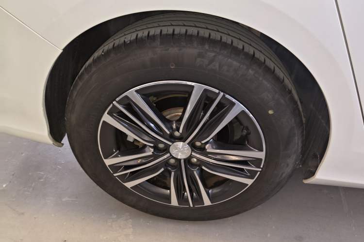 Used Peugeot 308 2018 1.6L Automatic Luxury Edition Exterior 5