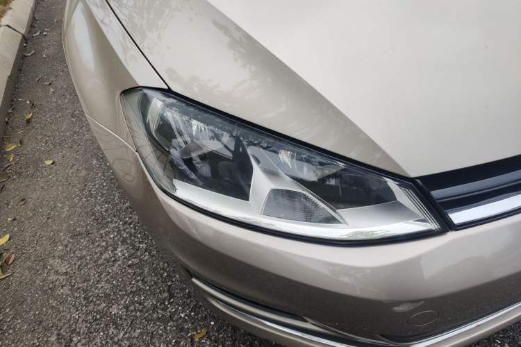 Used Volkswagen Golf 2016 230TSI Automatic Luxury Version Right Front Headlight