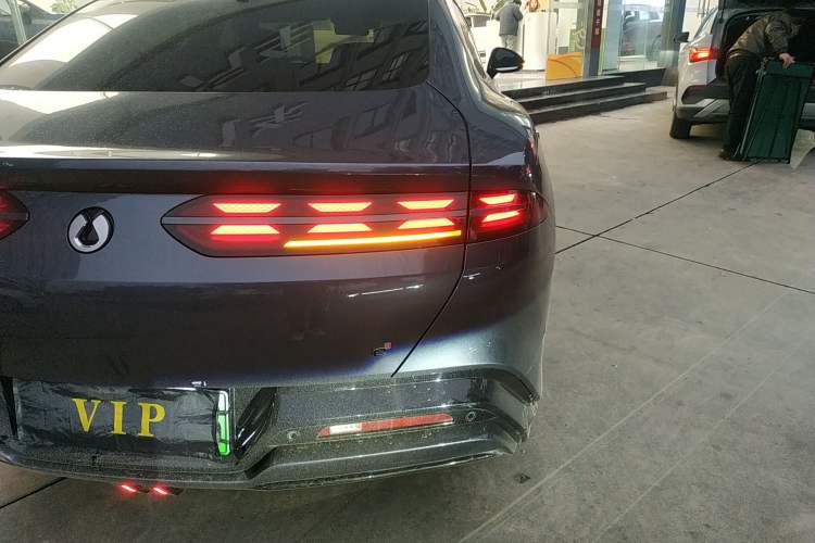 Used Denza Z9 2024 1100 km Four-Wheel Drive Max Version