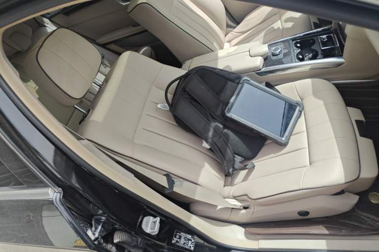 Used Mercedes-Benz E-Class 2015 Facelift E 200 L Sport Edition Right Front Seat