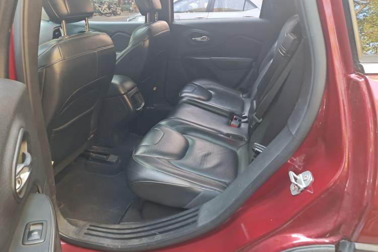 Used Jeep Cherokee 2016 2.4L Leading Edition
