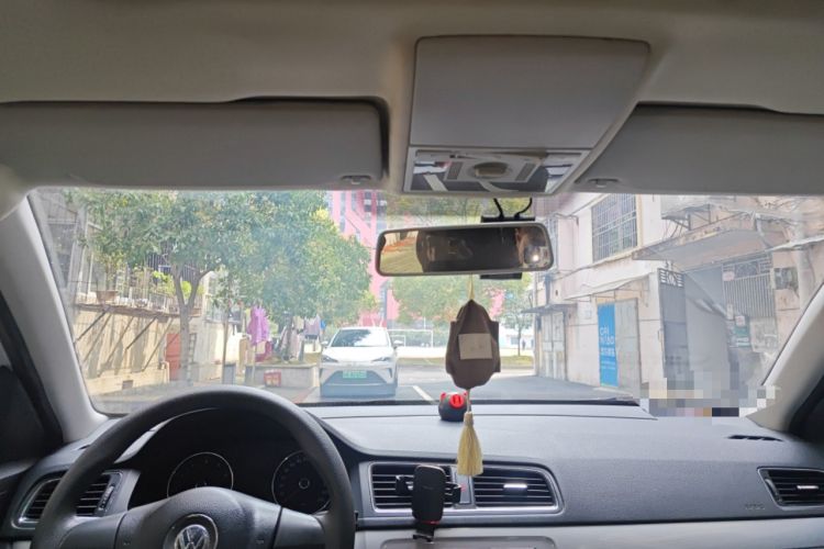 Used Volkswagen Gran Lavida 2013 1.6L Manual Comfort Model
