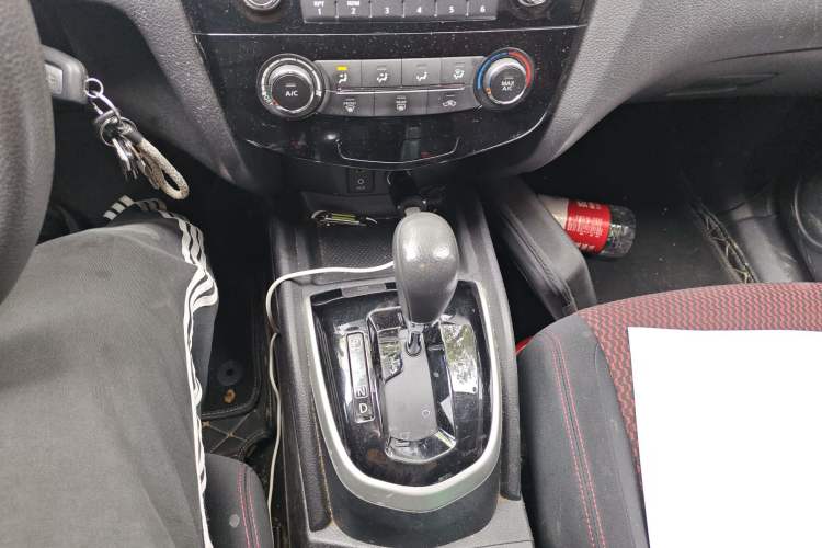 Used Nissan Qashqai 2016 2.0L CVT Elite Edition Gear Lever