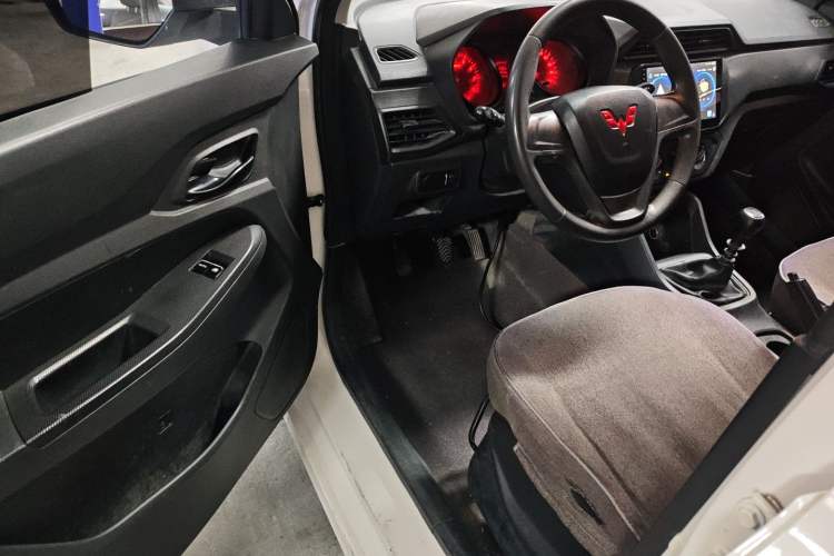 Used Wuling Hongguang 2021 1.5L Revised S Base Version with Electric Power Steering LAR Driver Seat