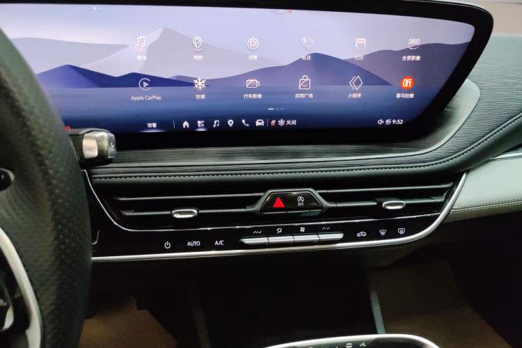 Used Buick LaCrosse 2024 28T Luxury Edition Audio And AC Panel