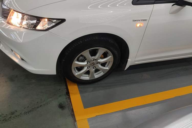 Used Honda Civic 2013 10th Anniversary 1.8L Automatic Comfort Version Left Front Wheel Hub