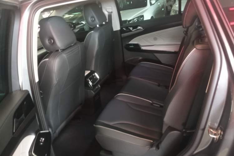 Used Volkswagen ID.6 X 2023 Pure Long-Range Version Left Rear Seat
