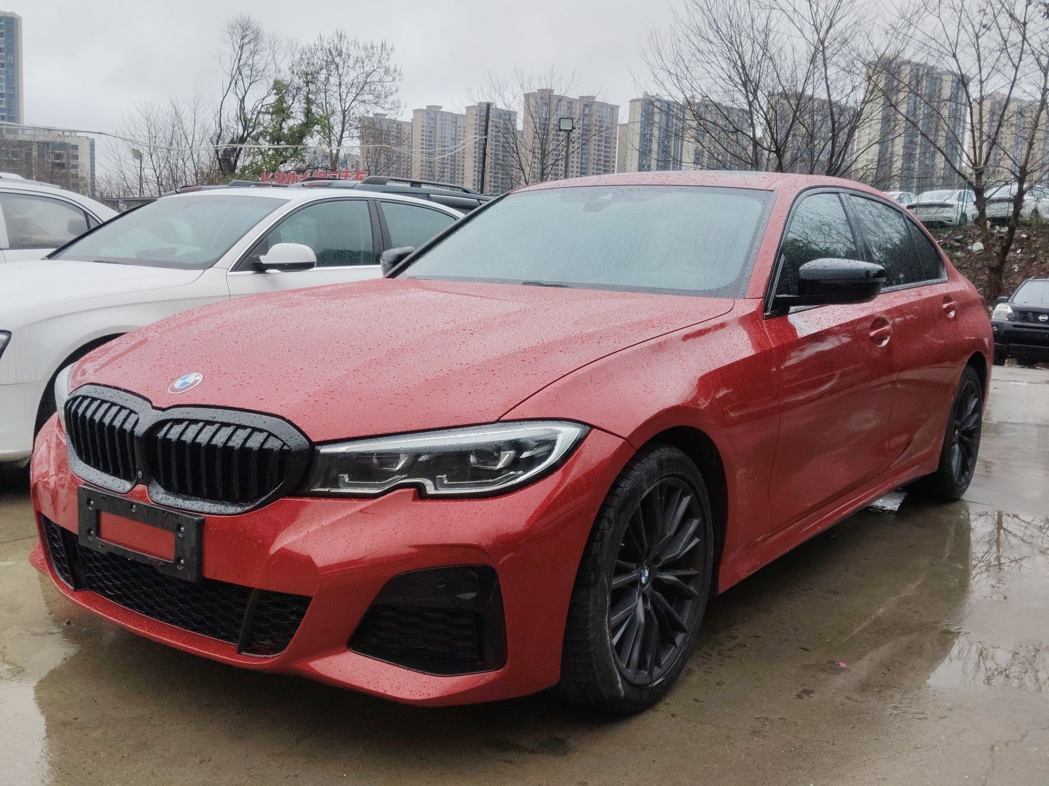 Под передней частью автомобиля