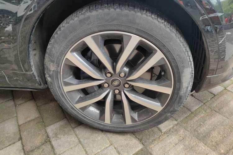 Used Land Rover Discovery 2021 360 PS R-Dynamic SE Right Front Wheel Hub