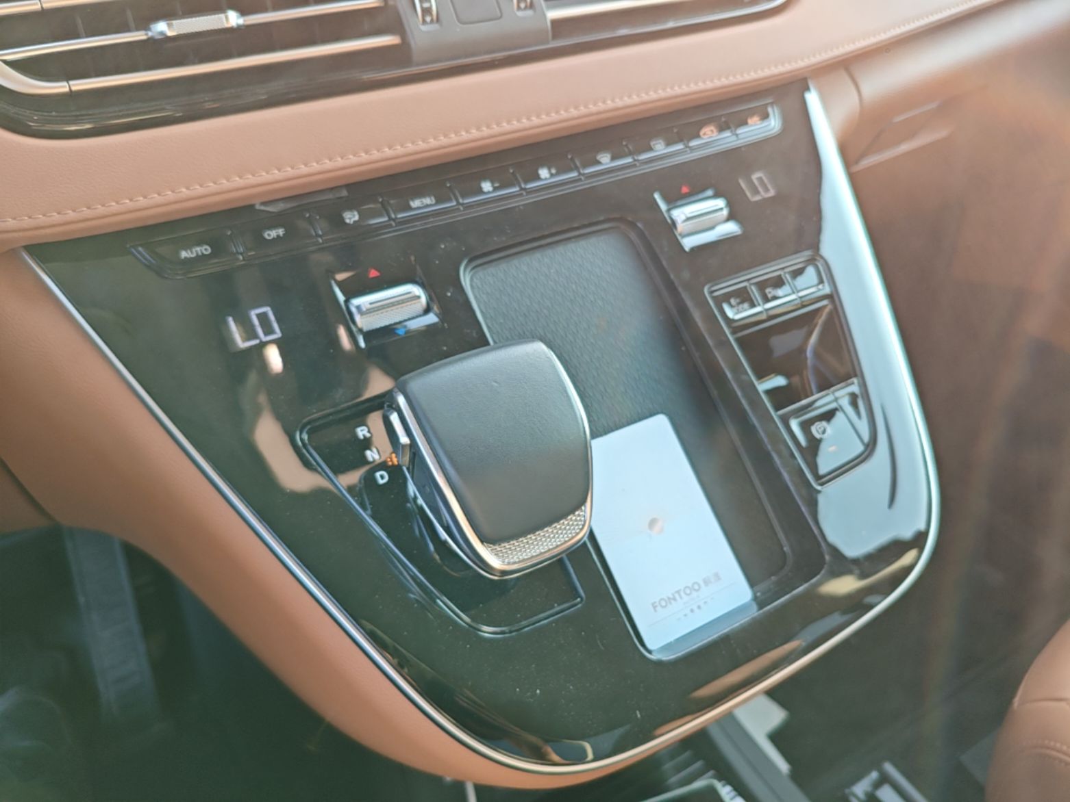 Hongqi HQ9 PHEV 2024 2.0T Four-Wheel Drive Business Edition — снимка 16
