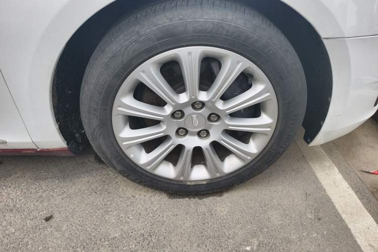 Used Cadillac XTS 2017 28T Tech Edition Right Front Wheel Hub