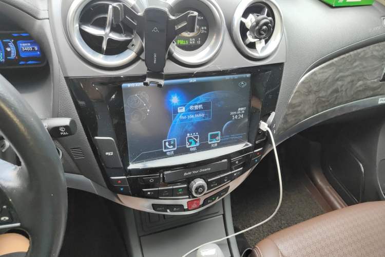 Used BYD S7 2016 2.0T Automatic Prestige Plus Audio And AC Panel