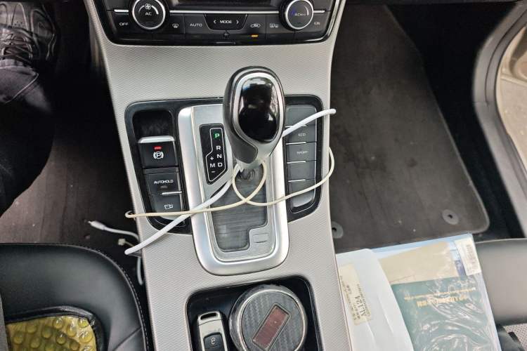 Used Geely Auto Emgrand GL 2018 1.8L DCT Elite Smart Connectivity Version Gear Lever