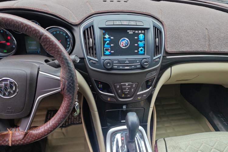 Used Buick Regal 2015 2.0L Leading Fashion Edition Audio And AC Panel