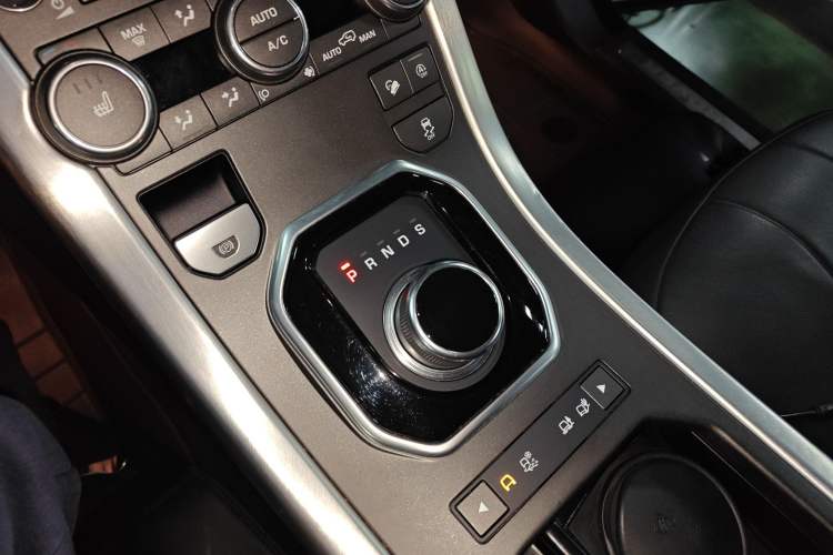 Used Land Rover Range Evoque 2018 240 PS SE Smart Brilliance Edition
