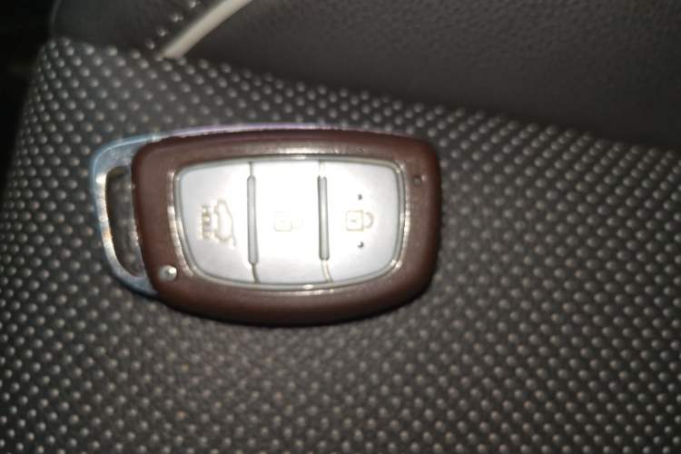 Used Hyundai ix25 2015 1.6L Automatic Two-Wheel Drive Smart GLS Trim Interior 1