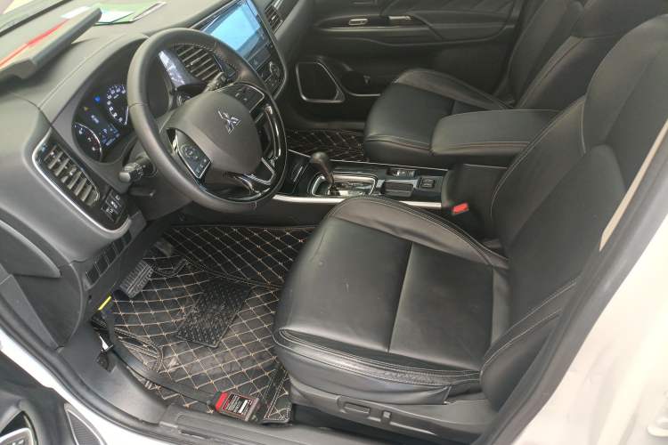 Used Mitsubishi Outlander 2019 2.0L Two-Wheel Drive Comfort Edition 5 Seats China VI Standard