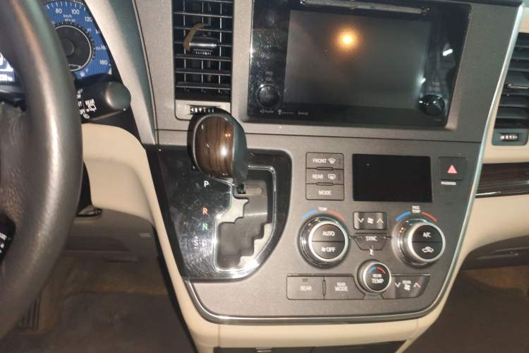 Used Toyota Sienna 2016 3.5L Two-Wheel Drive 7-Seater Parallel Import
