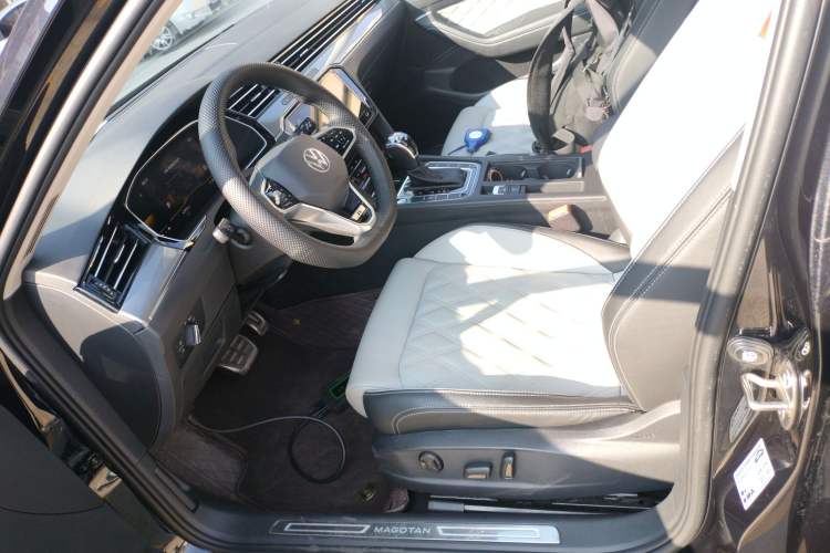 Used Volkswagen Magotan 2023 2 Million Units Limited Edition 330TSI DSG Leading Version