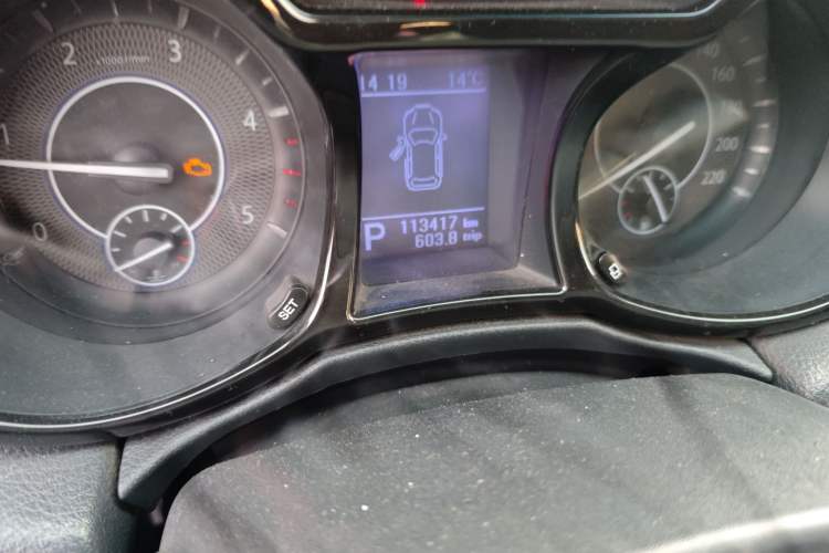 Used JMC Yusheng S350 2013 2.4T Automatic 2WD Diesel Luxury Edition 5 Seats
