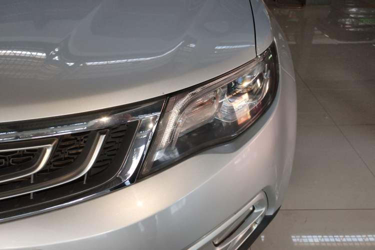 Used Geely Auto Emgrand X7 Sport 2016 1.8TD Automatic ZhiZun Version Left Front Headlight