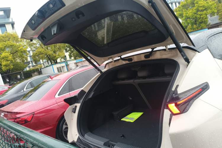 Used Lynk & Co Z20 2025 530 km Range Rear-Wheel Drive Pro
