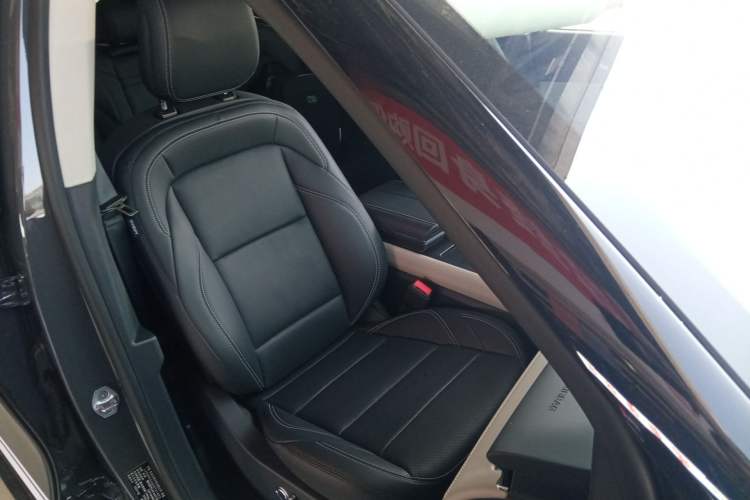 Used Lincoln Nautilus 2023 2.0T All-Wheel-Drive Luxury Edition Right Front Seat