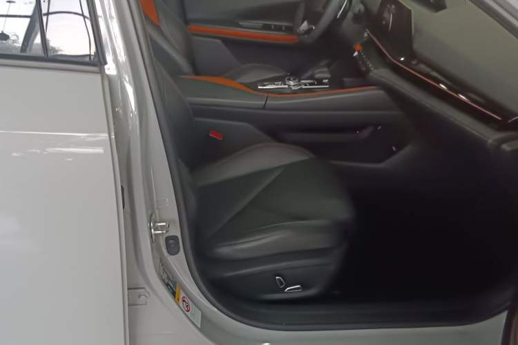 Used CHANGAN UNI-V 2022 1.5T Smart Navigation Version
