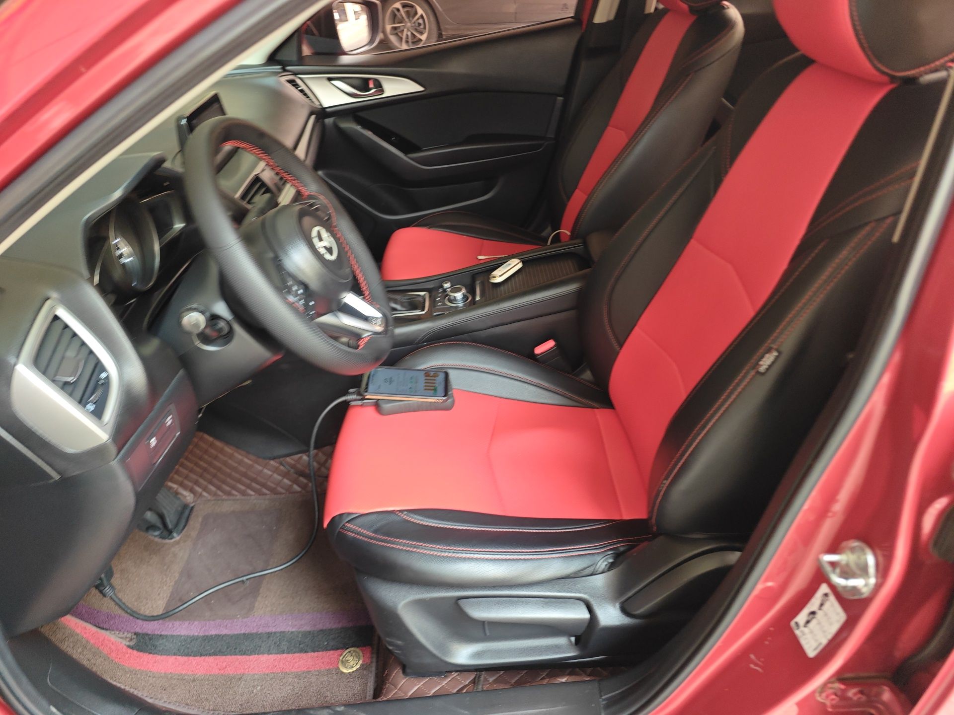 المقاعد الأمامية داخل السيارة