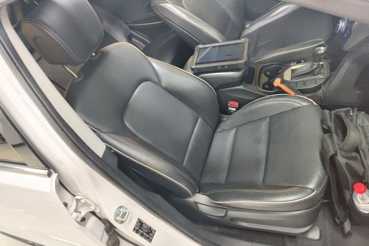 Used Hyundai Santa Fe 2017 2.4L Automatic Two-Wheel Drive Smart Version 5 Seats Right Front Seat