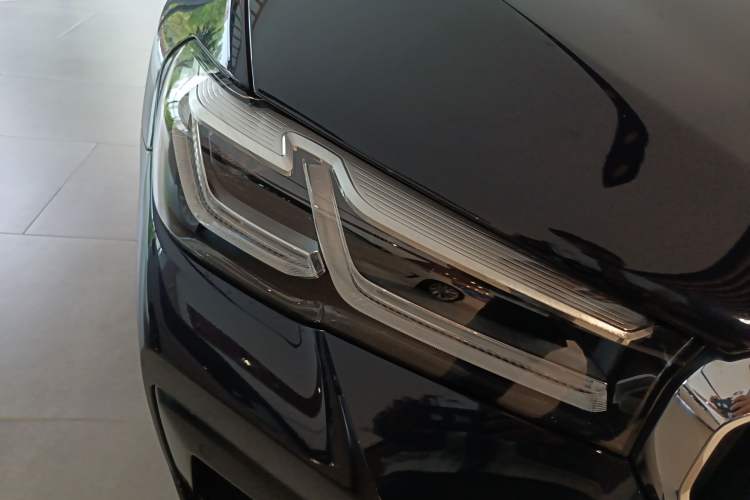 Used BMW 5 Series 2022 530Li Leading Model M Sport Package Right Front Headlight