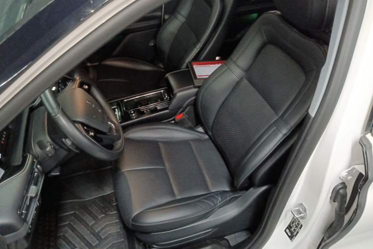 Used Lincoln Corsair 2020 2.0T Two-Wheel Drive Luxury Edition Left Front Seat